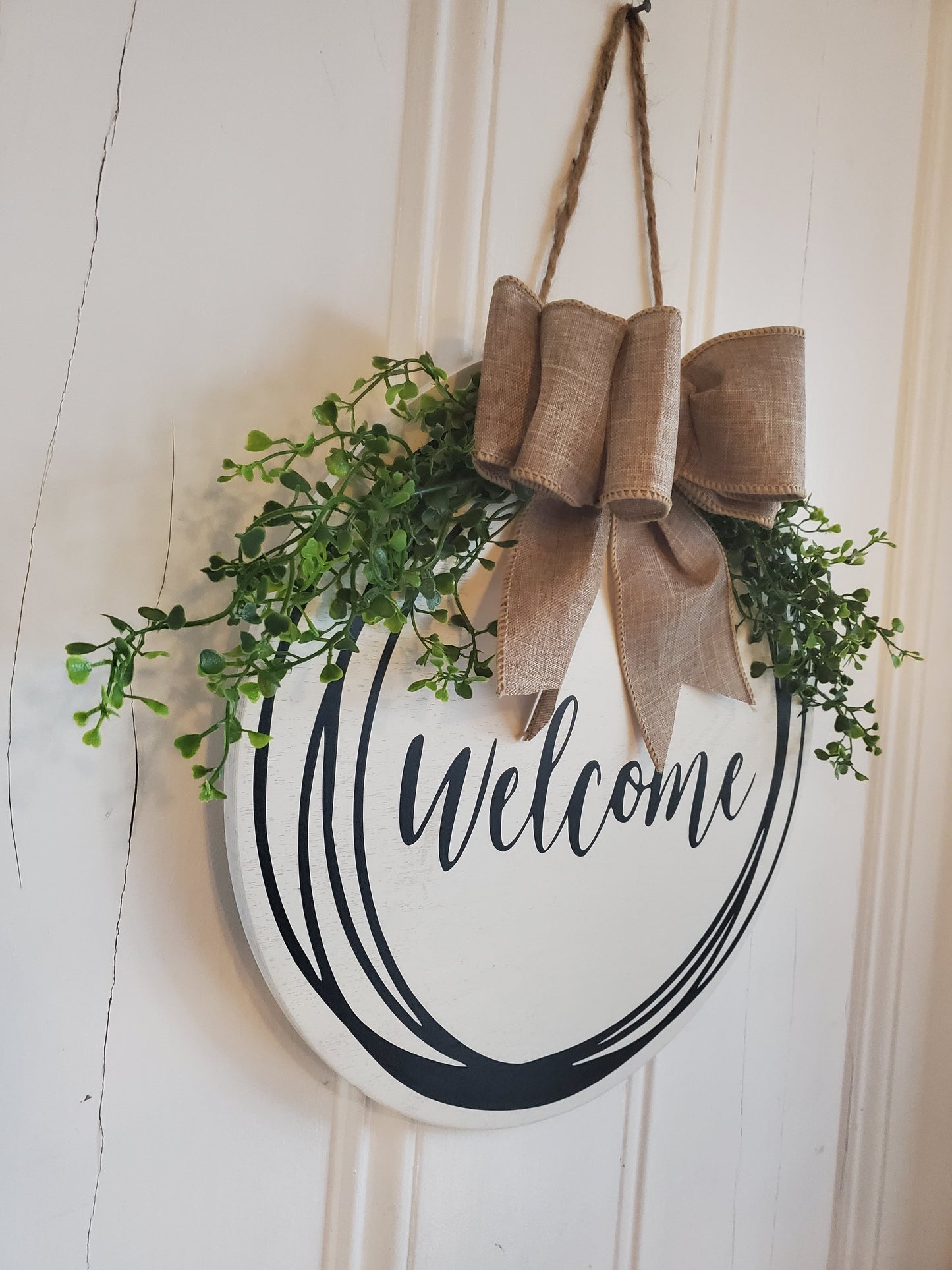 12" Welcome door hanger- White with circles