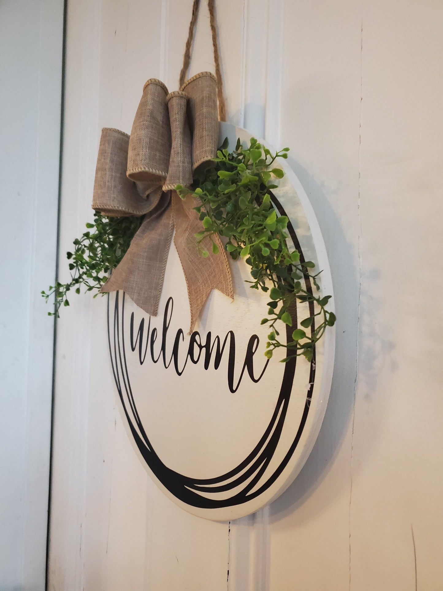 12" Welcome door hanger- White with circles