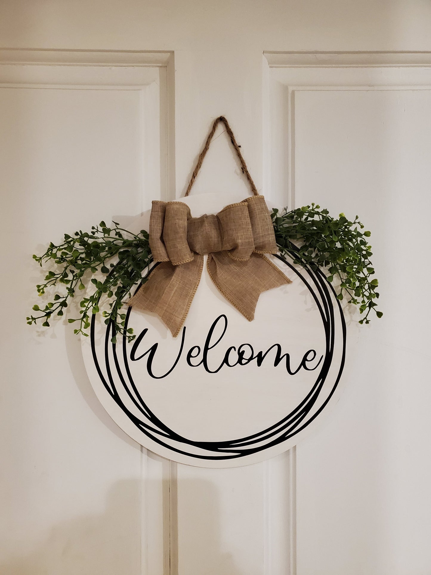 12" Welcome door hanger- White with circles