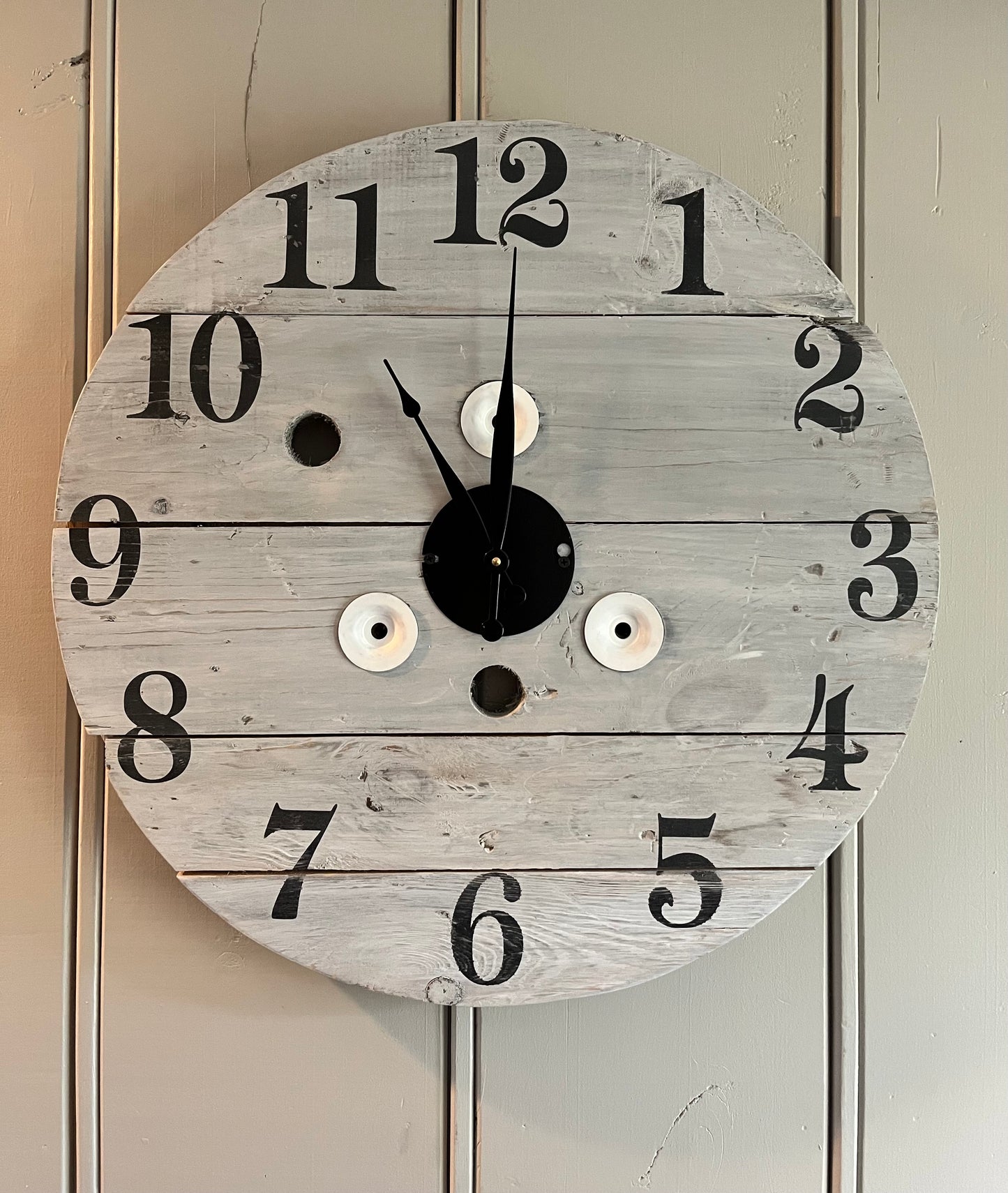 23" Spool Clock White washed